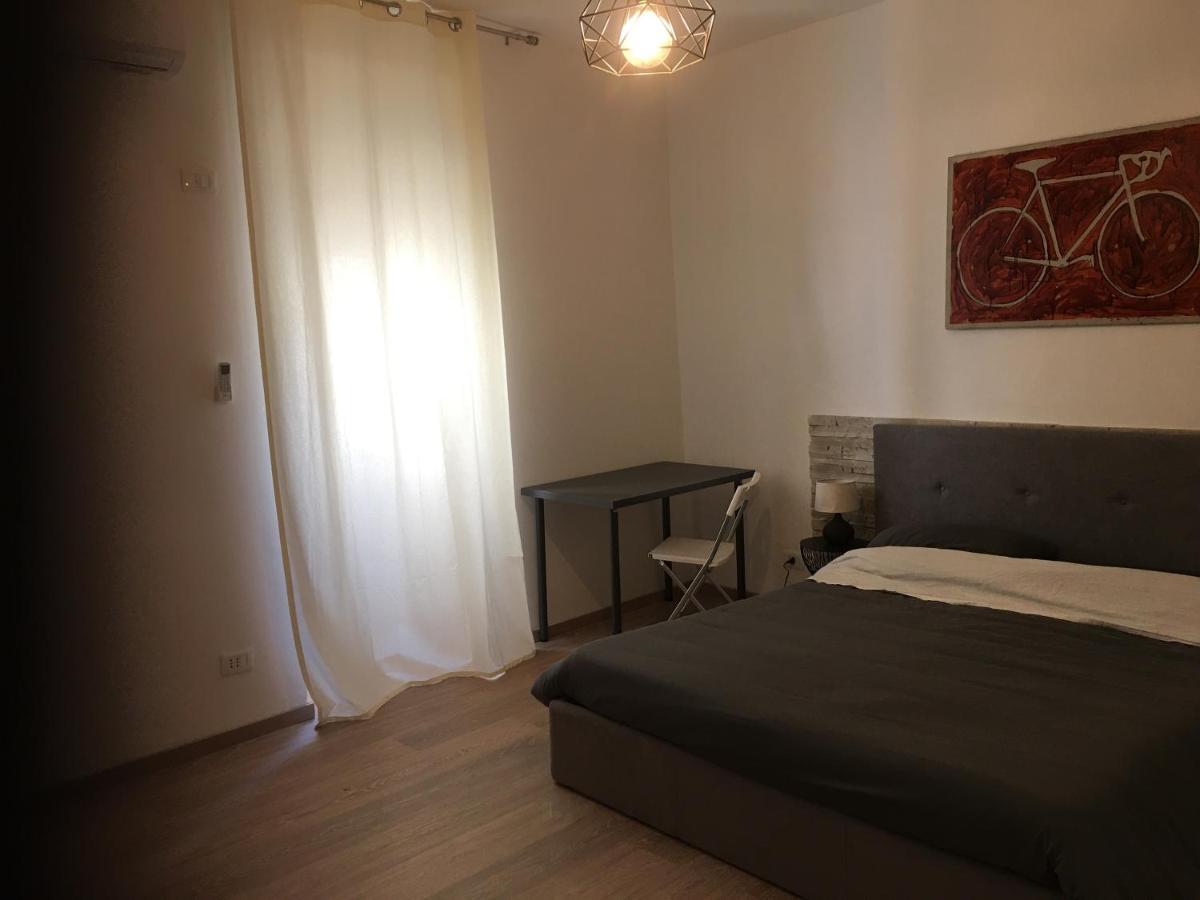 La Casa Nell'Antico Cortile Apartment Catania Luaran gambar